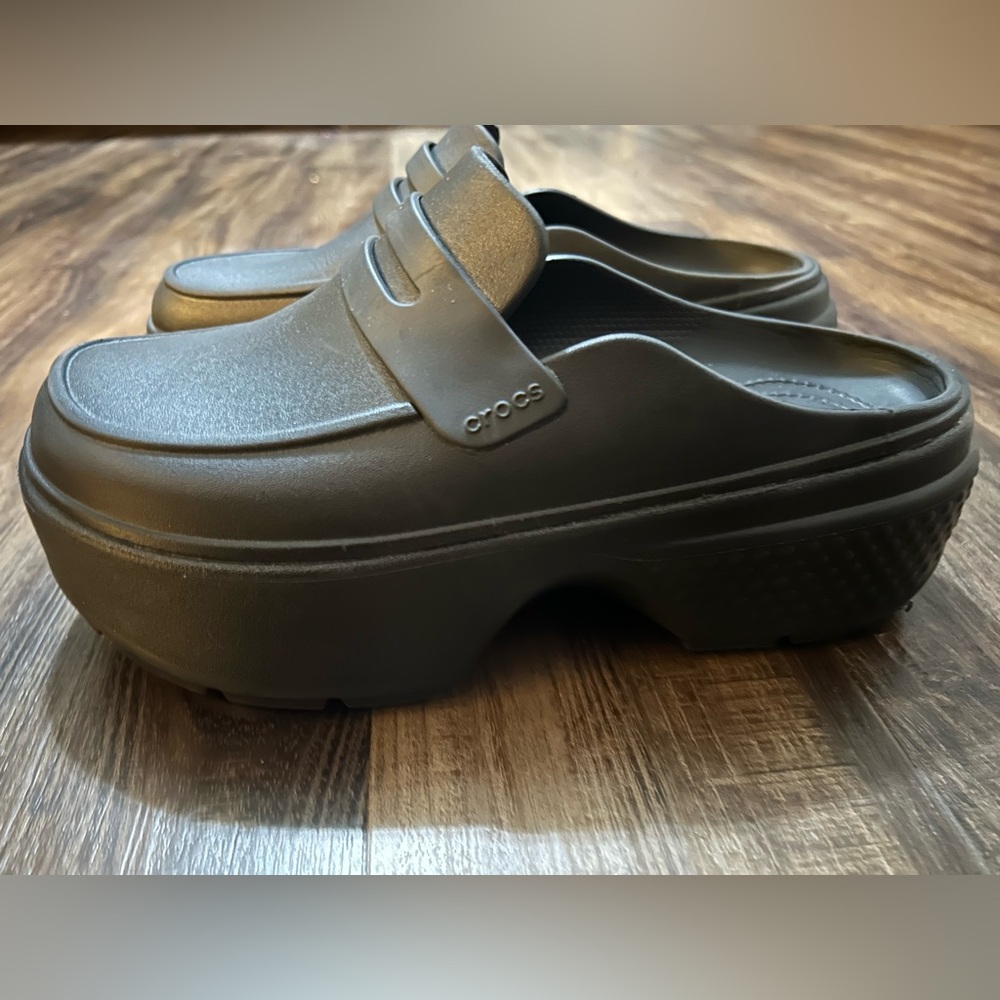 Crocs Black high-platform clog # 210659 men size 8, women size 10 slip on clog